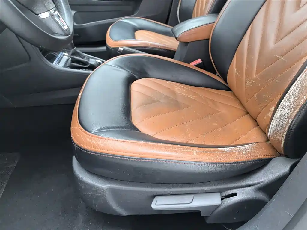 Volkswagen Bora 2014 1.6L Automatic Fashion Edition фото 20