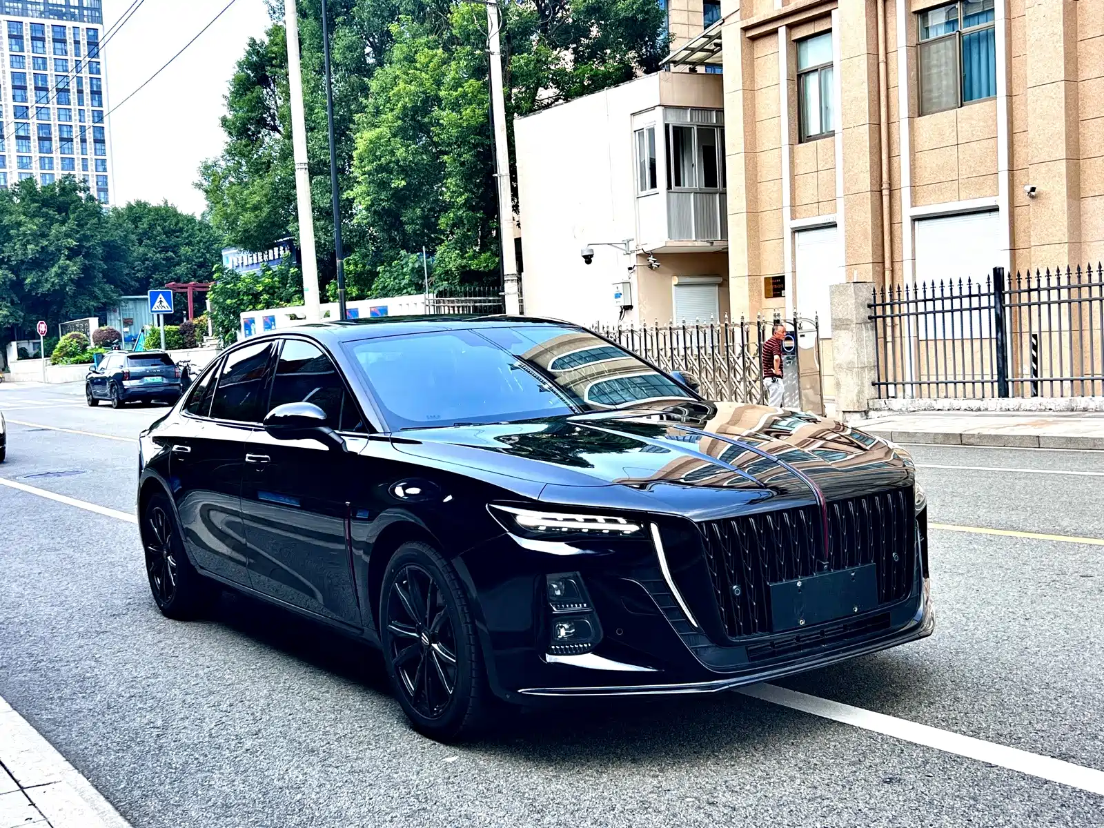 Фото 3 - Hongqi H5
