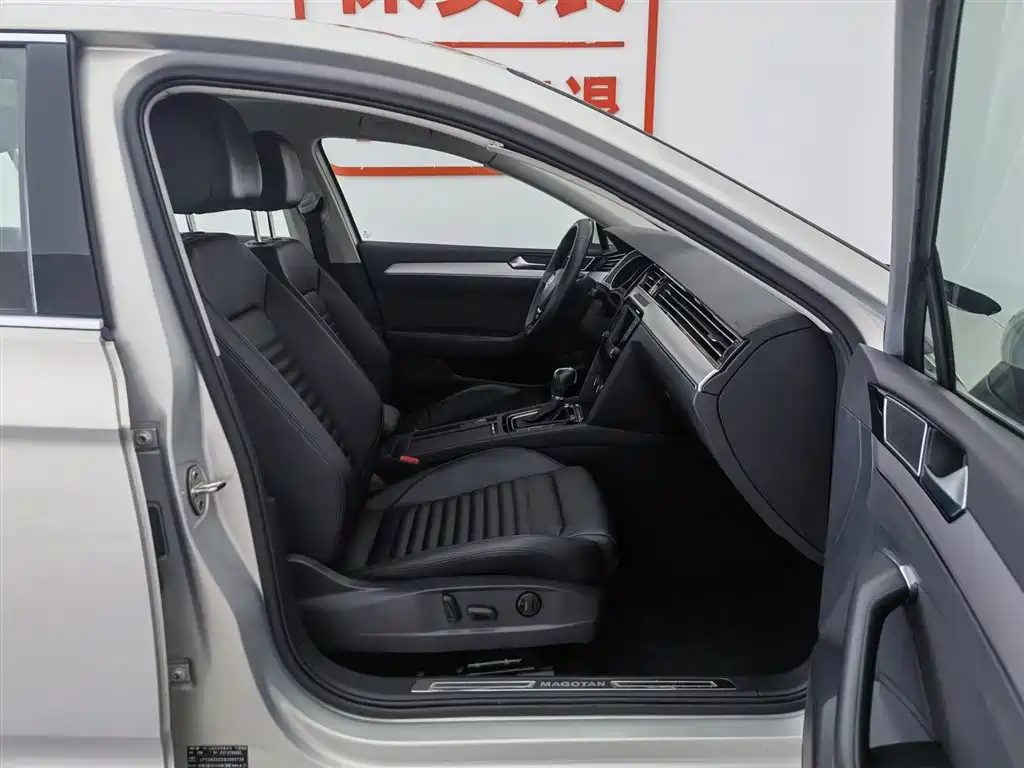 Volkswagen Magotan 2017 330TSI DSG Leading фото 23