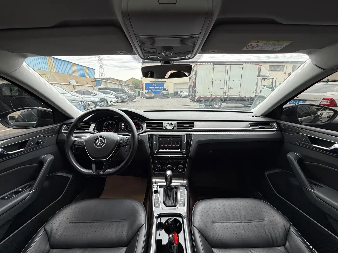Volkswagen Passat 2017 330TSI DSG Luxury фото 4