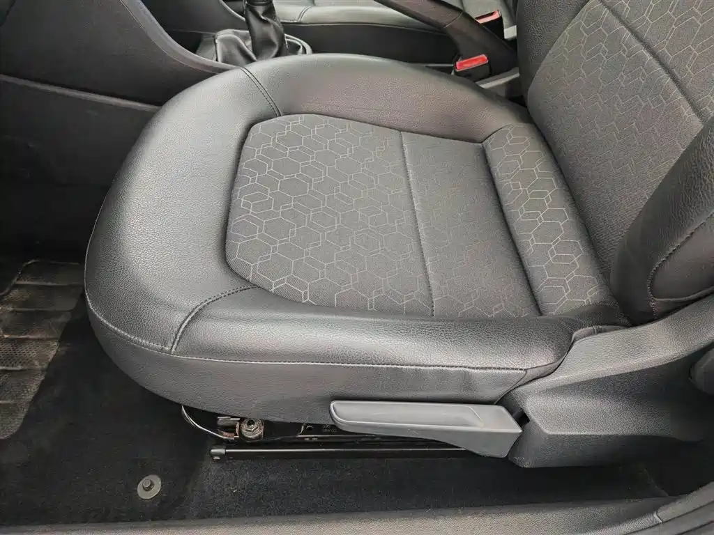 Volkswagen Santana 2013 1.6L Manual Comfort Edition фото 20