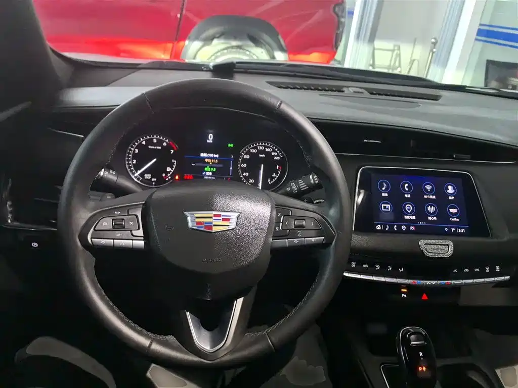 CADILLAC XT4