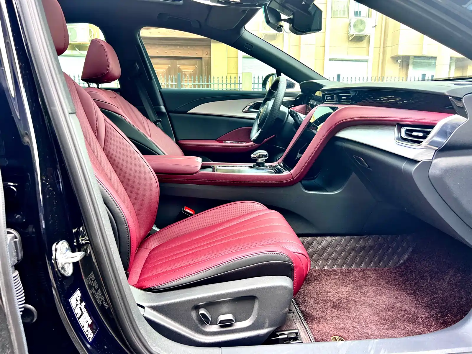 Фото 9 - Hongqi H5