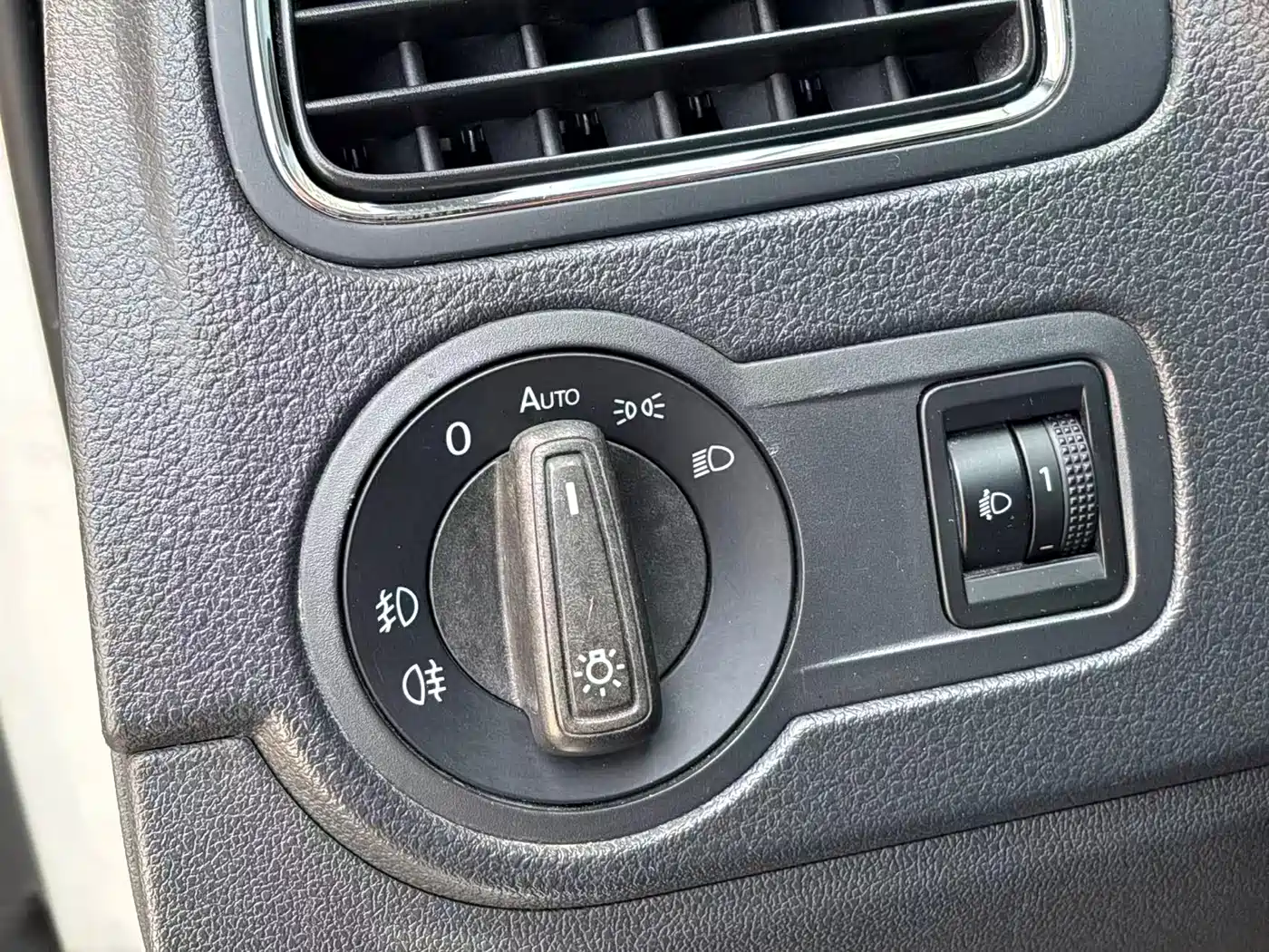 Volkswagen Polo 2014 1.6L Automatic Comfort Edition фото 10