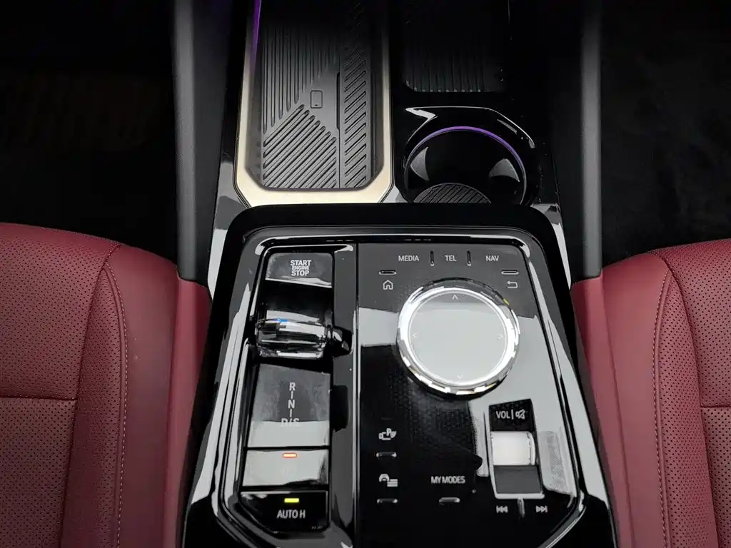 BMW 5 Series 2025 530Li Premium M Sport Package фото 13