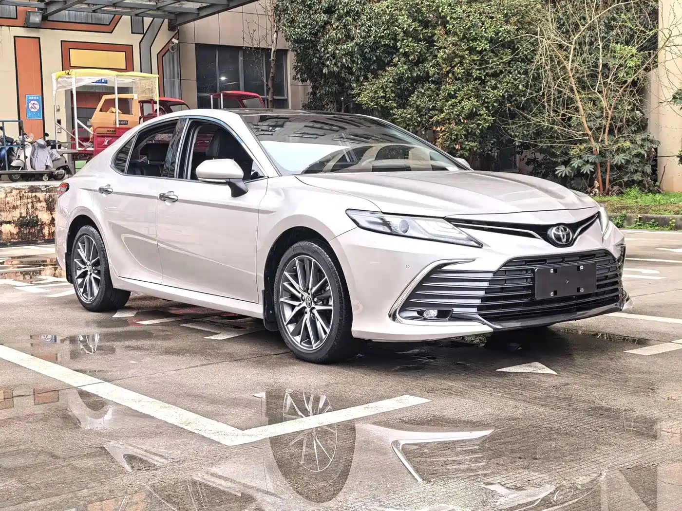 Toyota Camry 2021 2.5G Luxury Edition фото 3