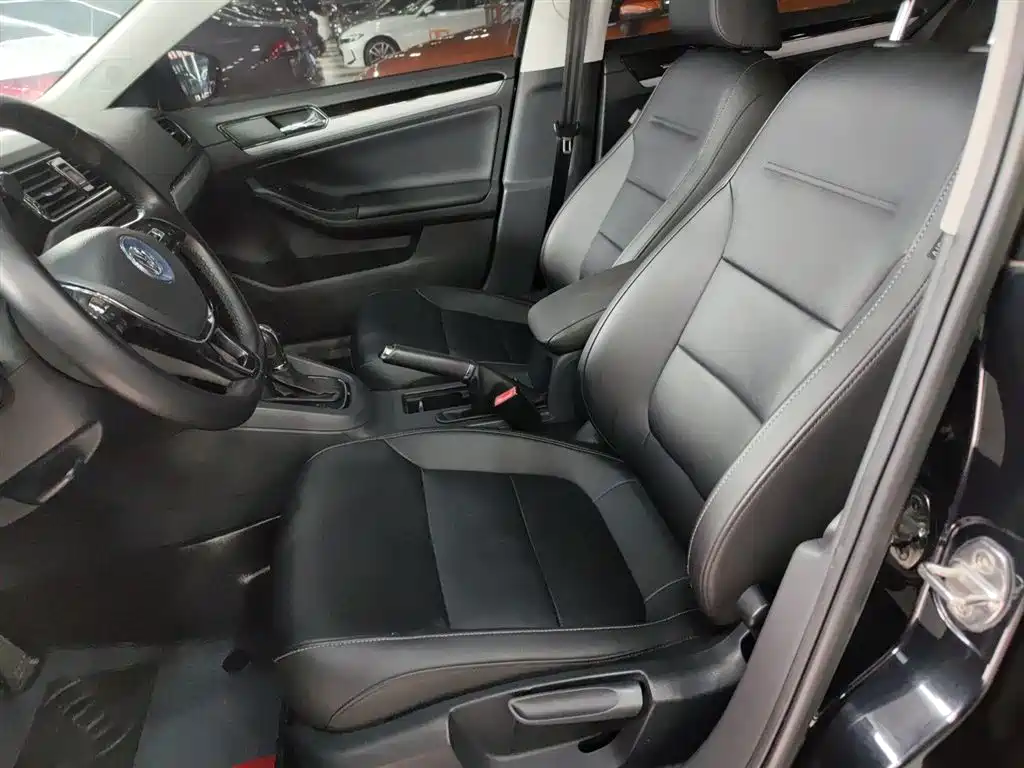 Volkswagen Sagitar 2018 1.6L Automatic Comfort фото 7