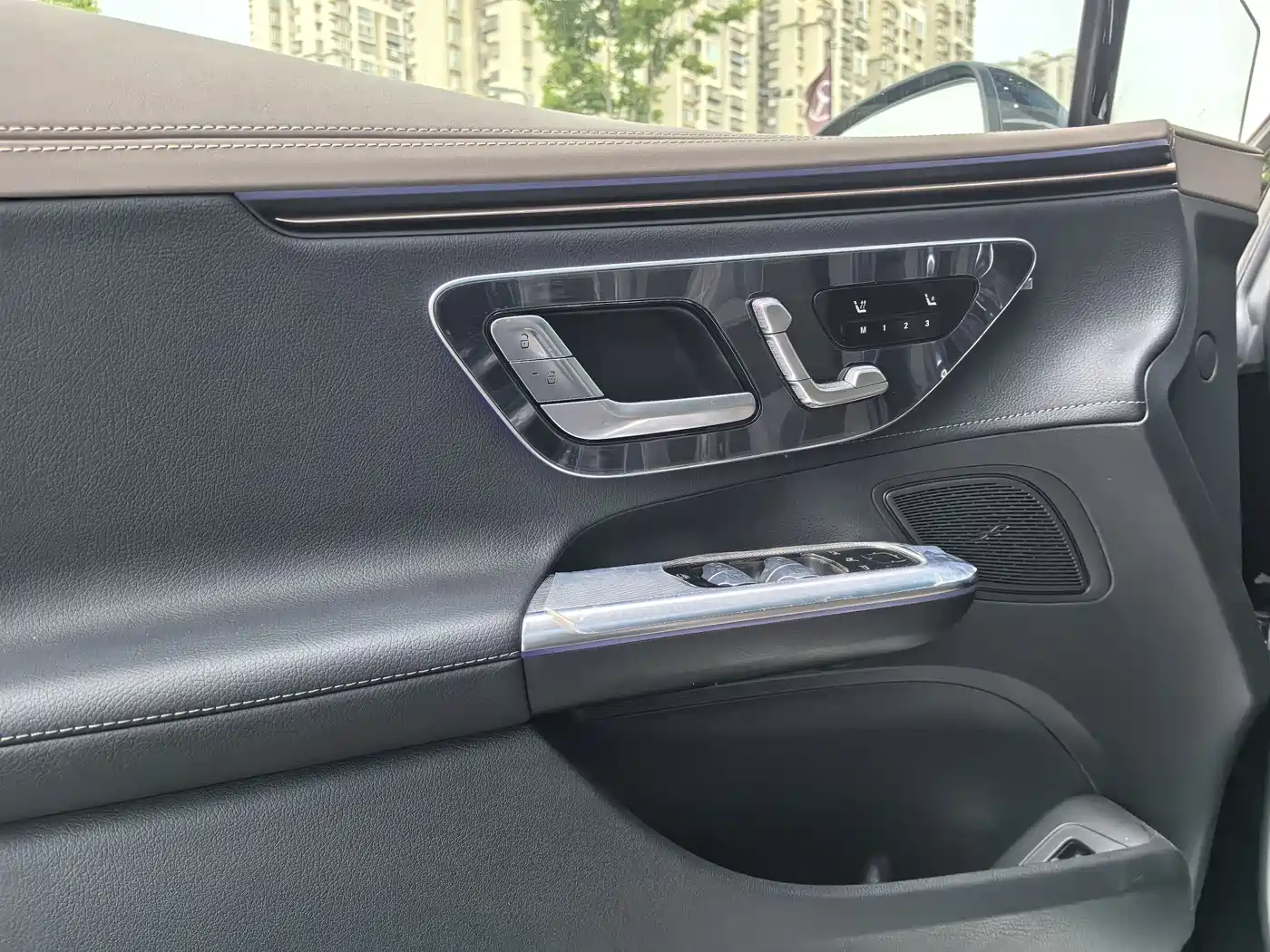 Mercedes-Benz EQE 2025 Model 500 4MATIC Luxury Edition фото 5