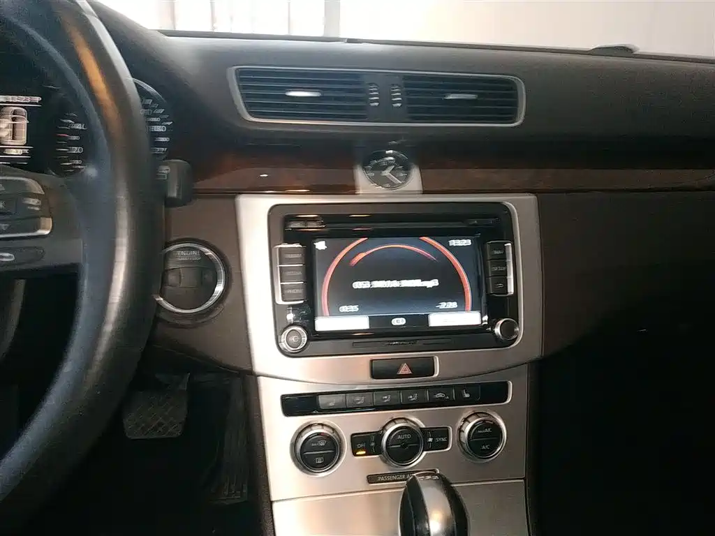 Volkswagen Magotan (Import) 2012 Wagon 2.0TSI Comfort фото 9