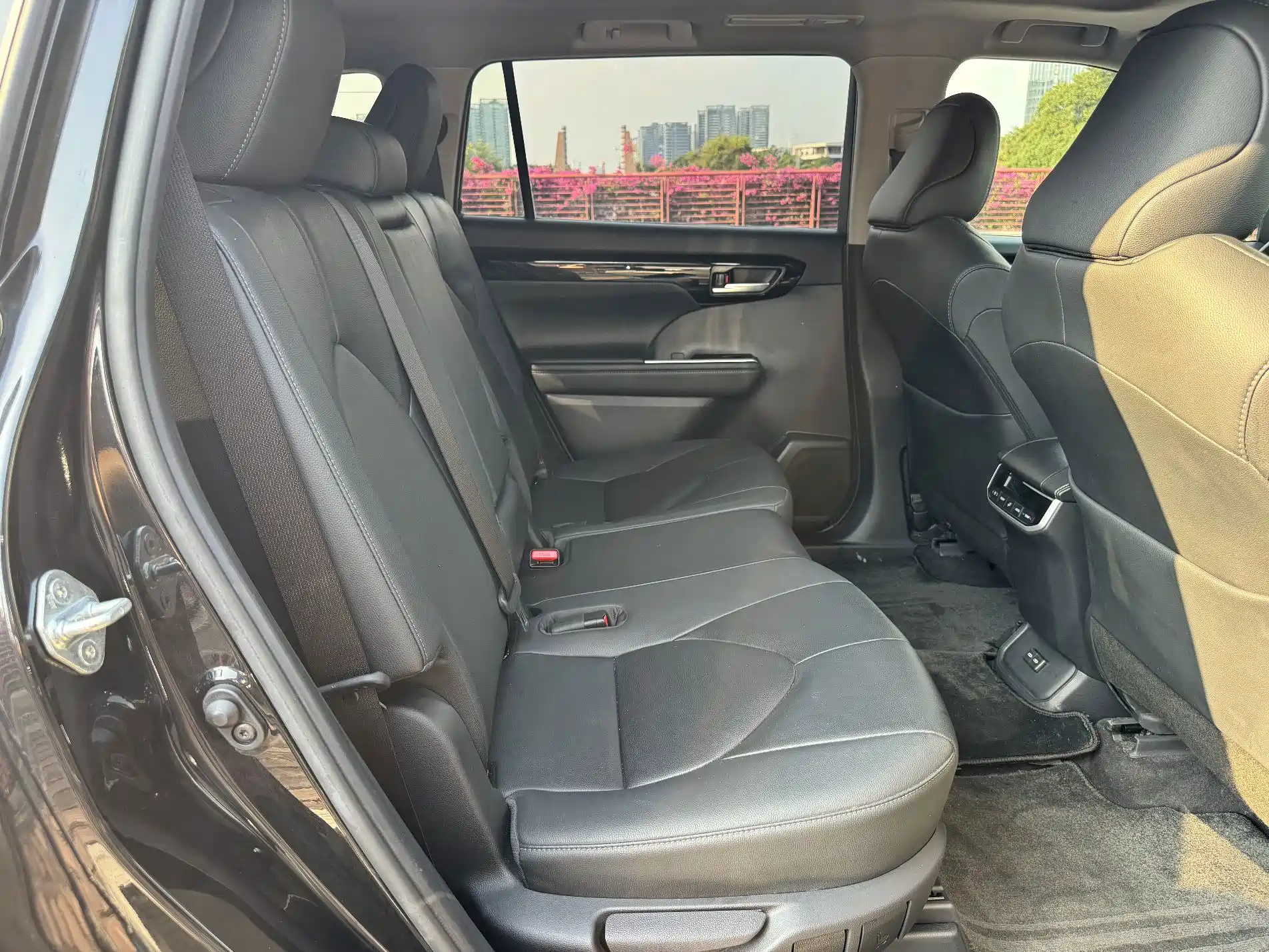 Photo 14 - Toyota Highlander
