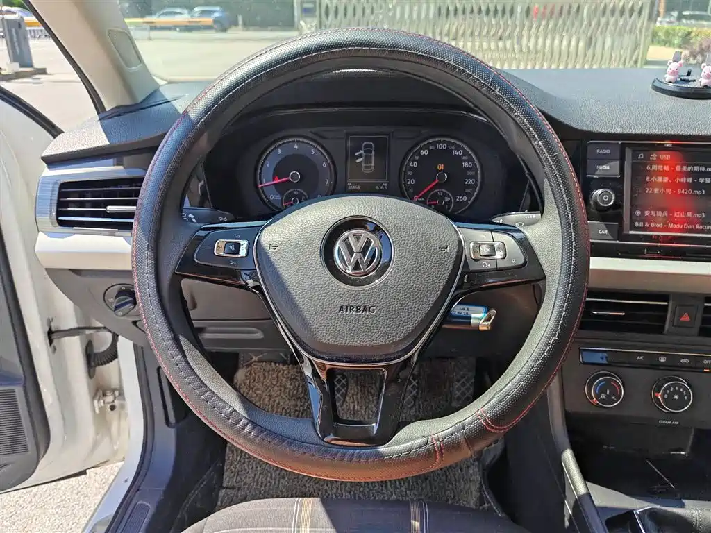 Volkswagen Lavida 2018 1.5L Manual Comfort Edition China V фото 3