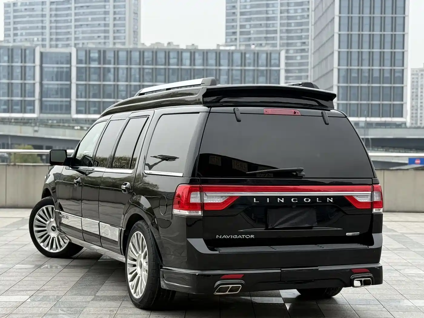 Lincoln Navigator One фото 12