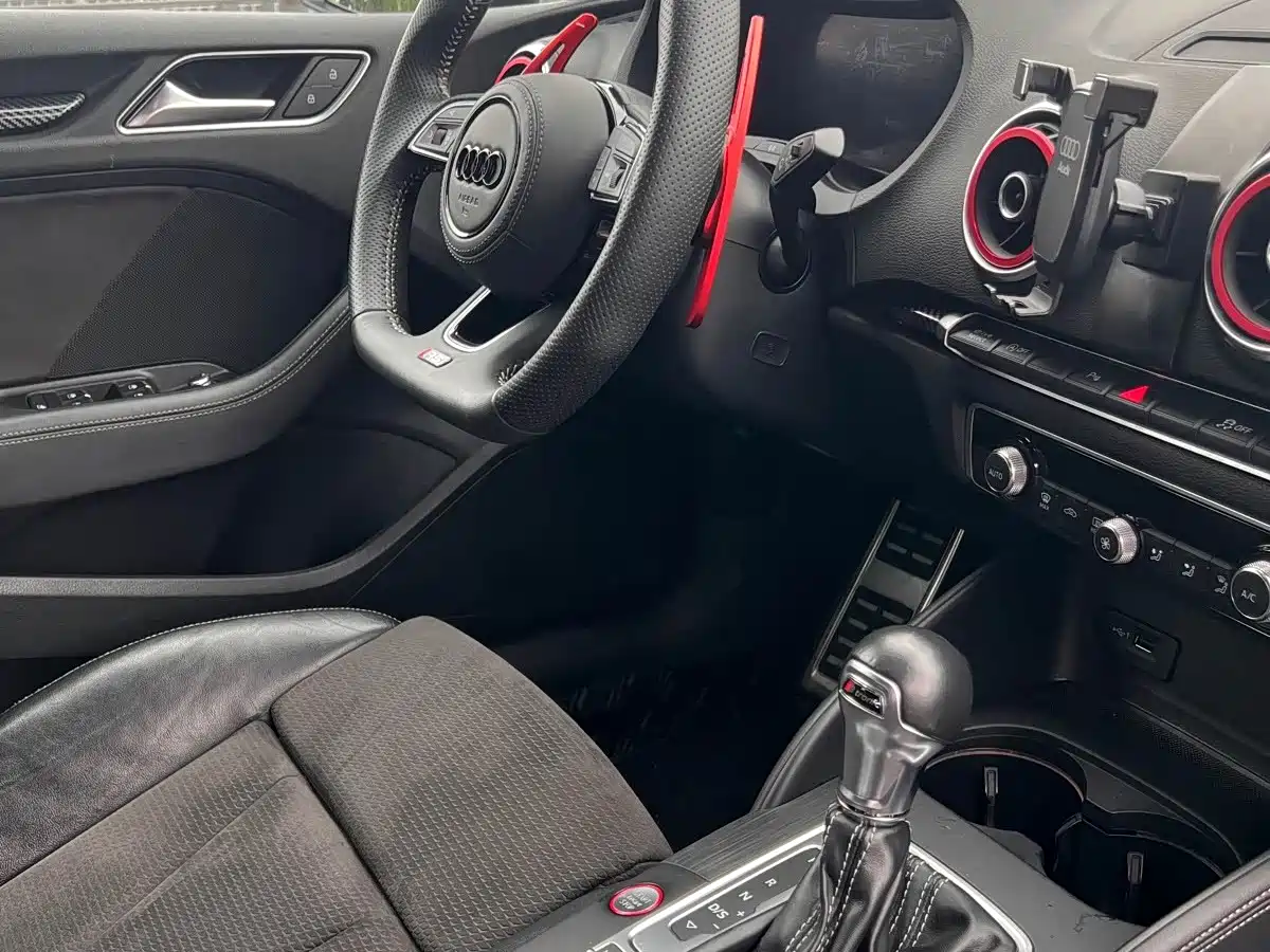 Photo 6 - Audi S3