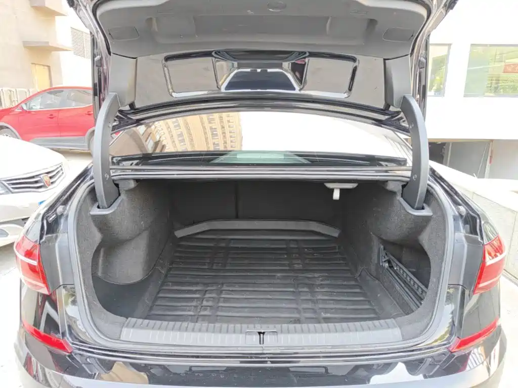 Photo 19 - Volkswagen Passat
