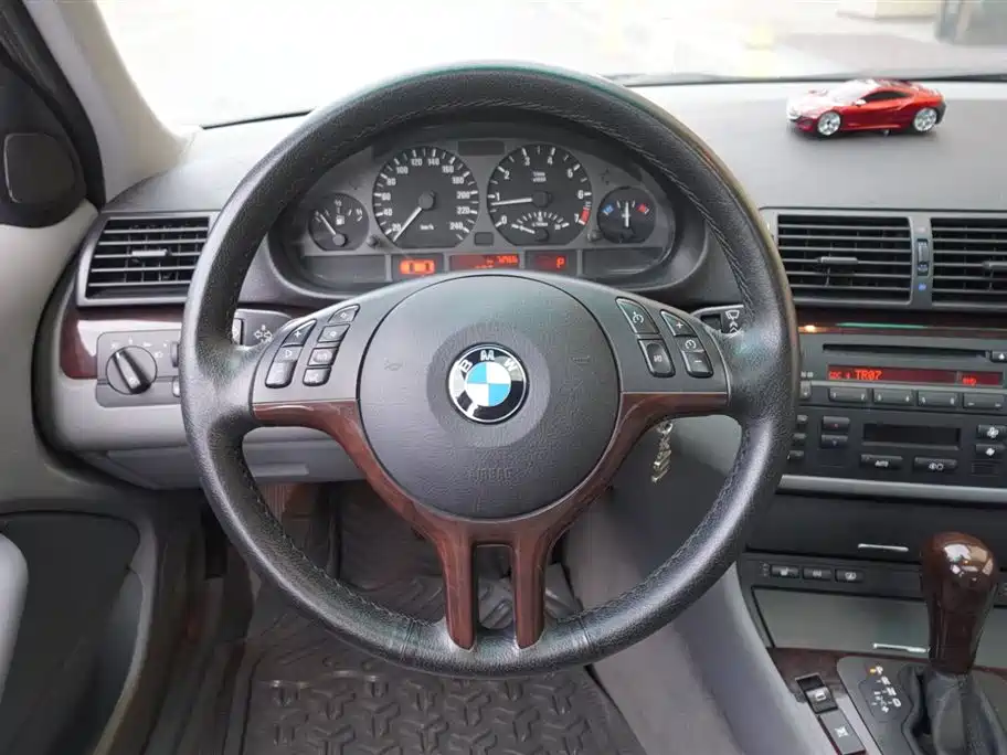 BMW 3 Series 2005 325i Leading фото 5