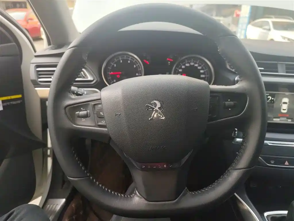 Peugeot 408 2016 1.6T Automatic Luxury Edition фото 11