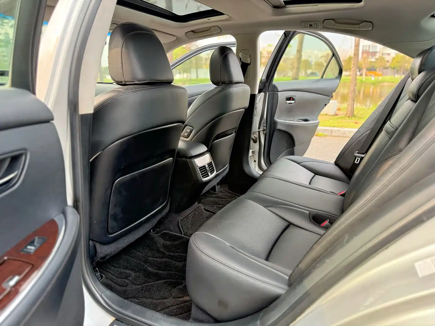 Фото 6 - Lexus ES