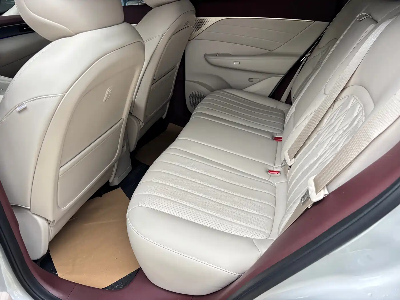 Dongfeng Aeolus L8 2025 Plug-in Hybrid фото 7