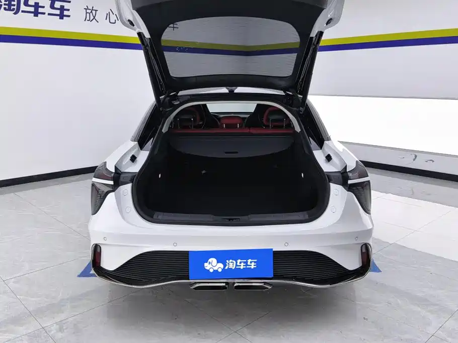 2025 Hongqi H6
