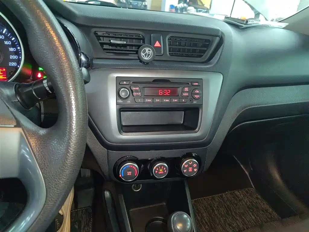 Kia K2 2015 Sedan 1.4L AT GLS фото 9