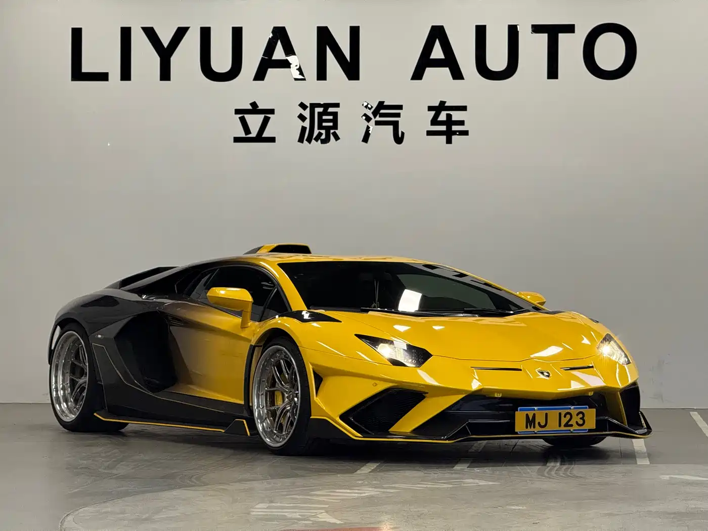 Lamborghini Aventador 2011 LP 700-4 фото 2