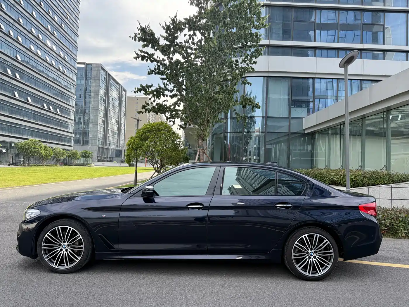 BMW 5 Series 2018 530Li Leading M Sport Package фото 12
