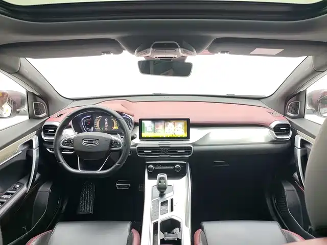 Фото 8 - Geely Binyue