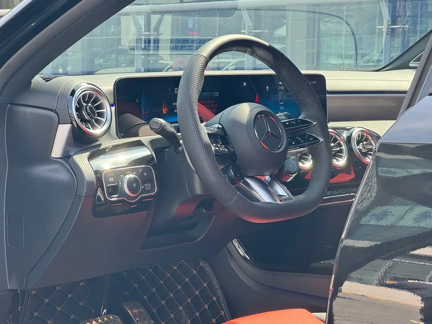 Mercedes-Benz A-Class AMG 2024 AMG A 35 L 4MATIC фото 13
