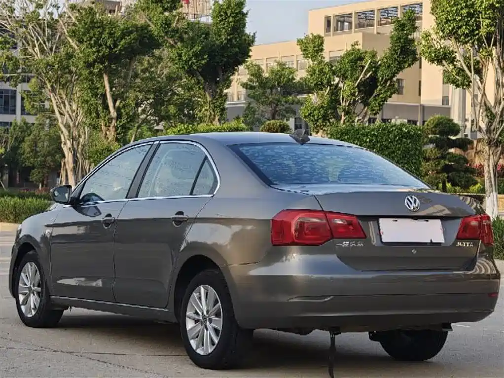 Volkswagen Jetta 2015 1.6L Auto Comfort фото 4