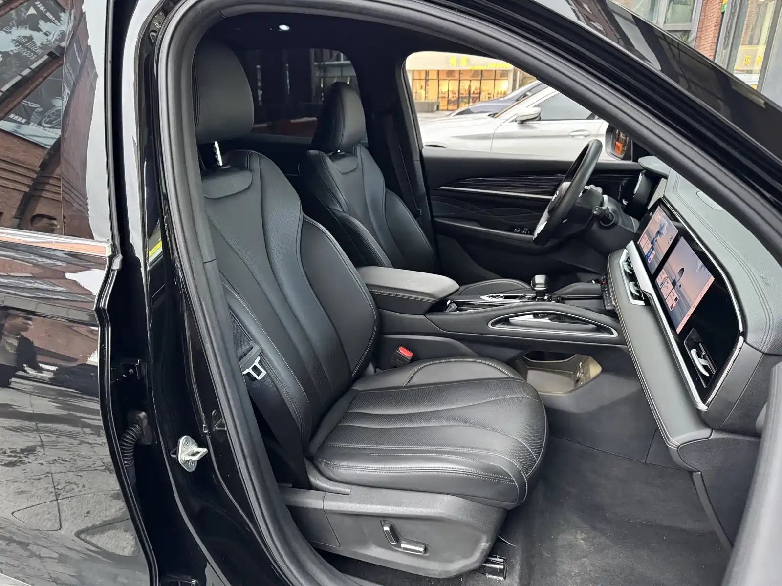 Фото 21 - Geely Monjaro