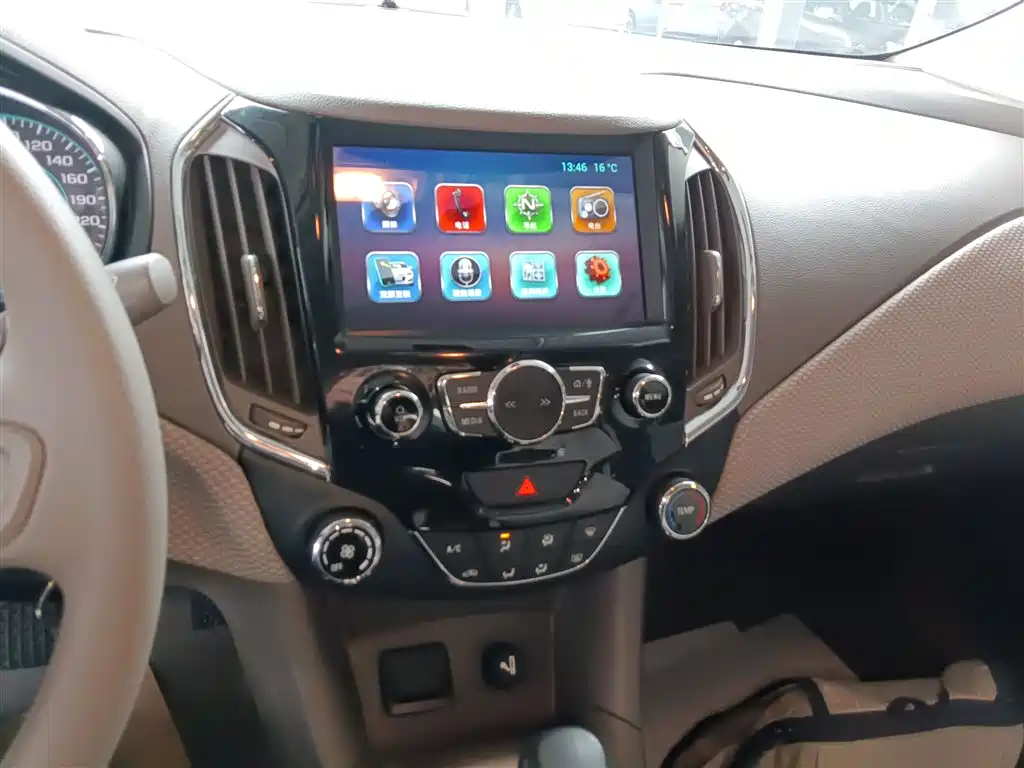 Chevrolet Cruze 2015 1.5L Automatic Fashion Navigation Edition фото 9
