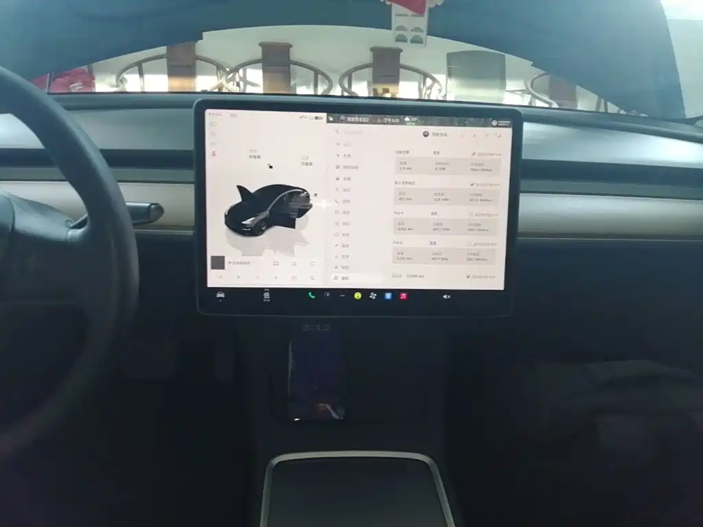 Фото 13 - Tesla Model 3