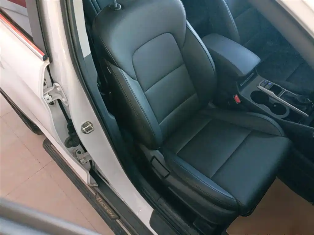 Hyundai Tucson 2018 1.6T DCT 2WD 15th Anniversary Special Edition фото 25