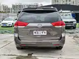 Photo 5 - Toyota Sienna