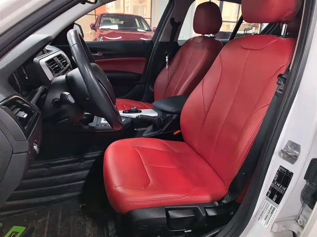 BMW 1 Series (Import) 2018 118i Leading фото 11