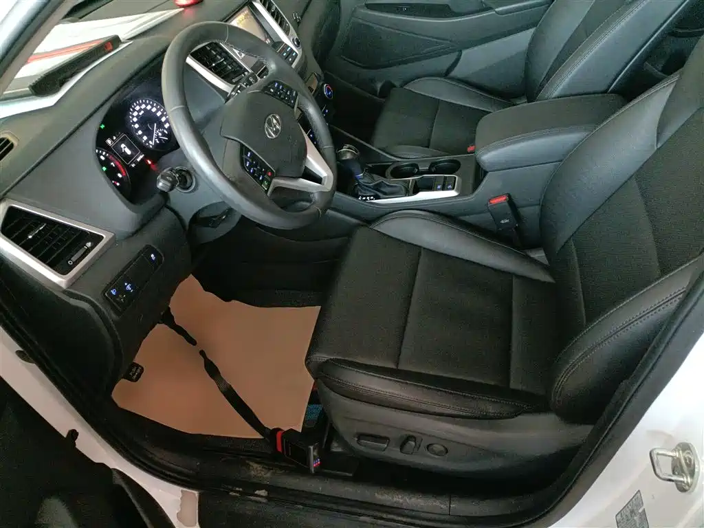 Hyundai Tucson 2018 1.6T DCT 2WD 15th Anniversary Special Edition фото 15