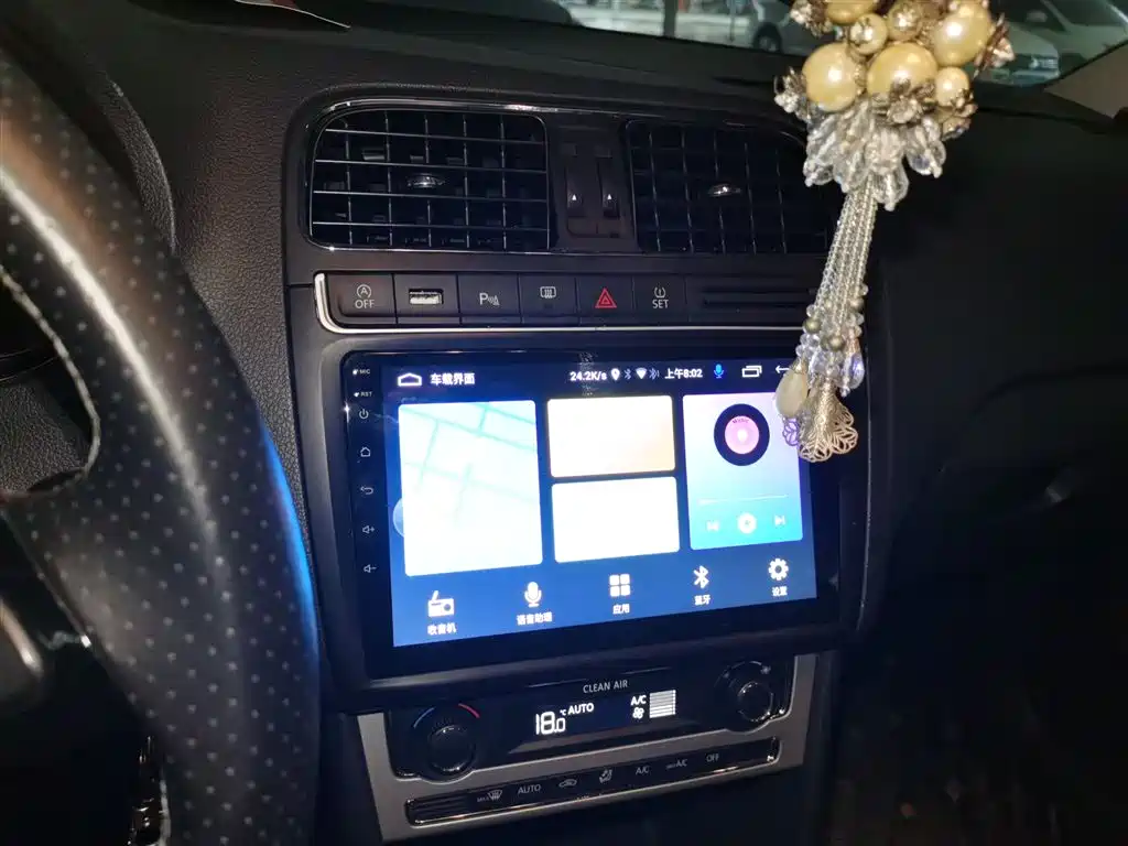 Volkswagen Polo 2018 1.5L Cross Polo Auto фото 9