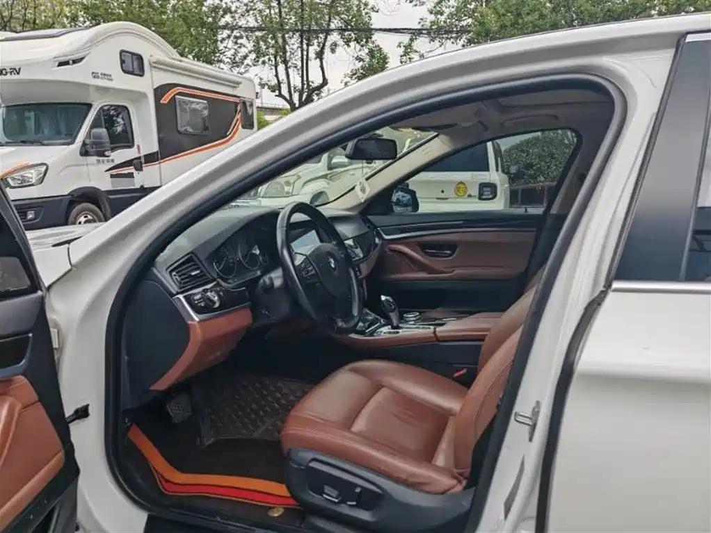BMW 5 Series 2014 525Li Luxury Design Package фото 4