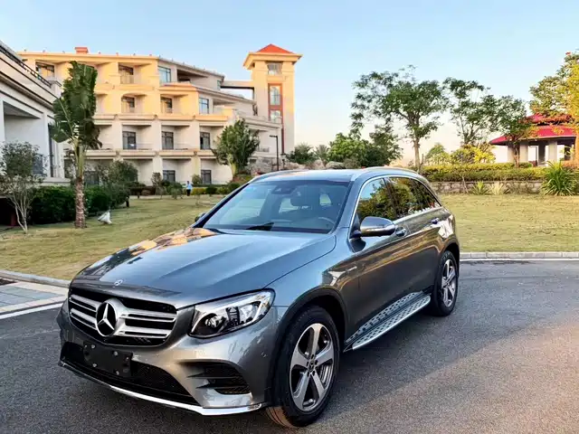 MERCEDES-BENZ GLC