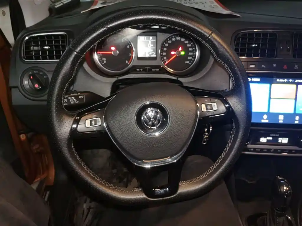 Volkswagen Polo 2018 1.5L Cross Polo Auto фото 7