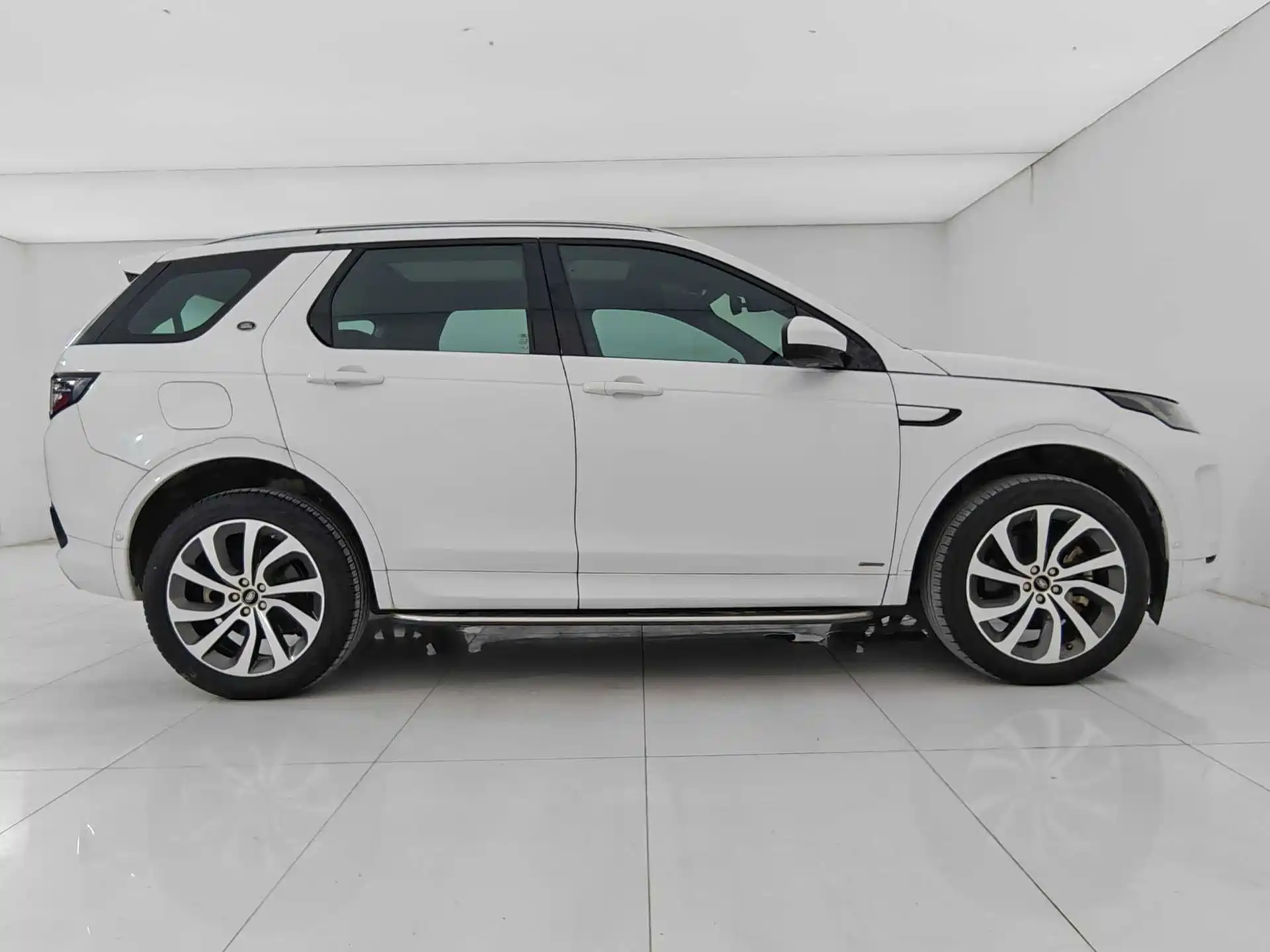 صورة 8 - Land Rover Discovery Sport