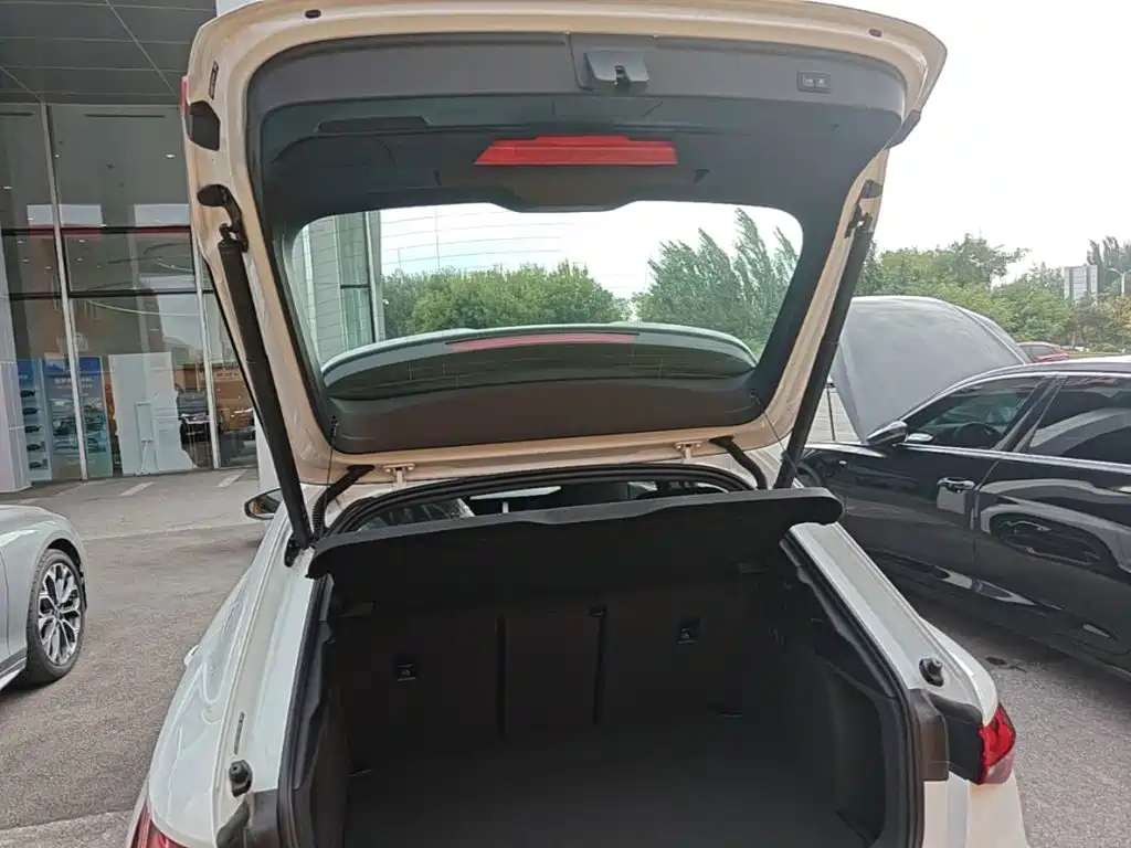 Audi A3 2026 2025 Facelift Sportback 35TFSI Flying Spur Premium