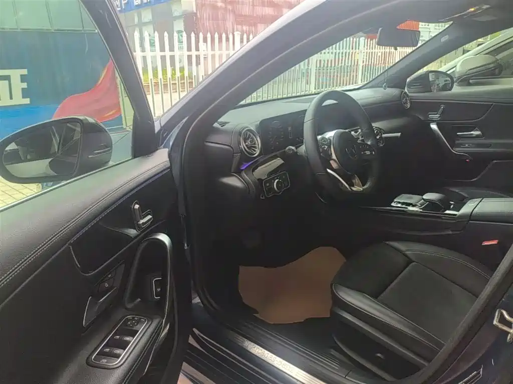 Mercedes-Benz A-Class 2019 A 200 L Sport Sedan фото 16