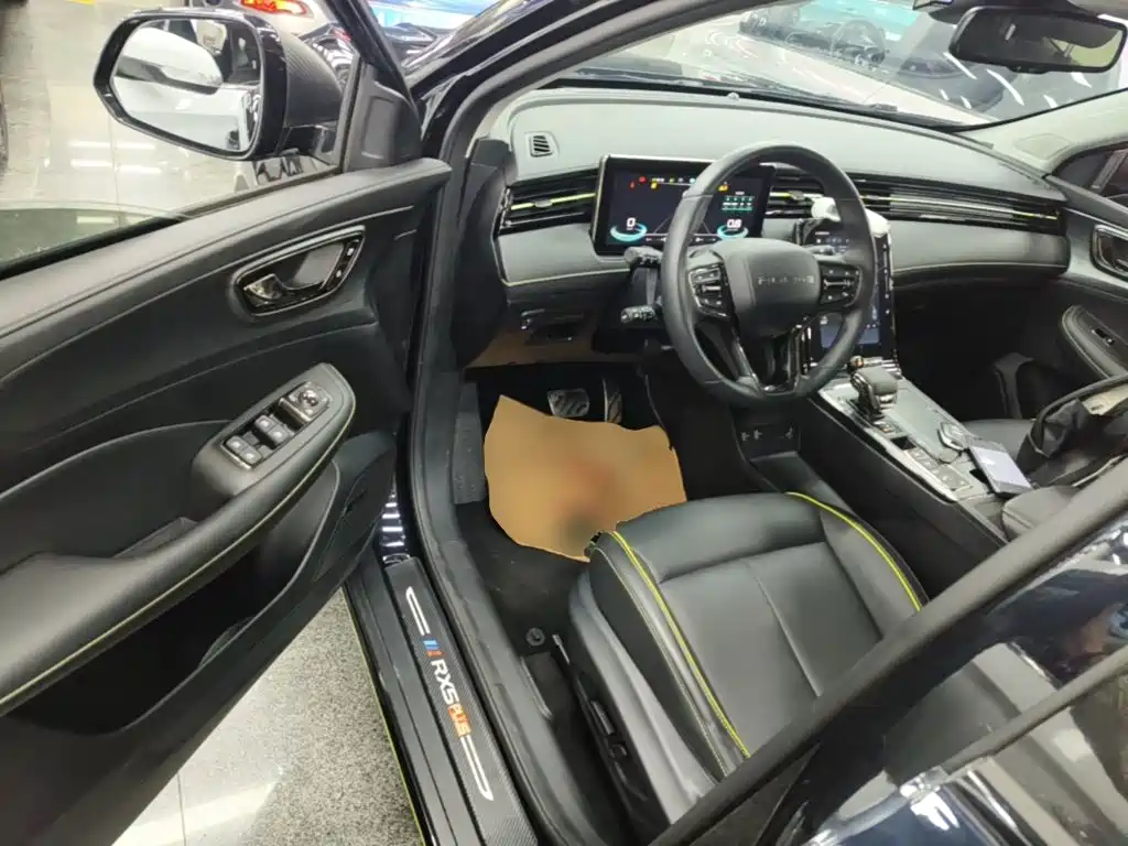 Фото 16 - Roewe RX5