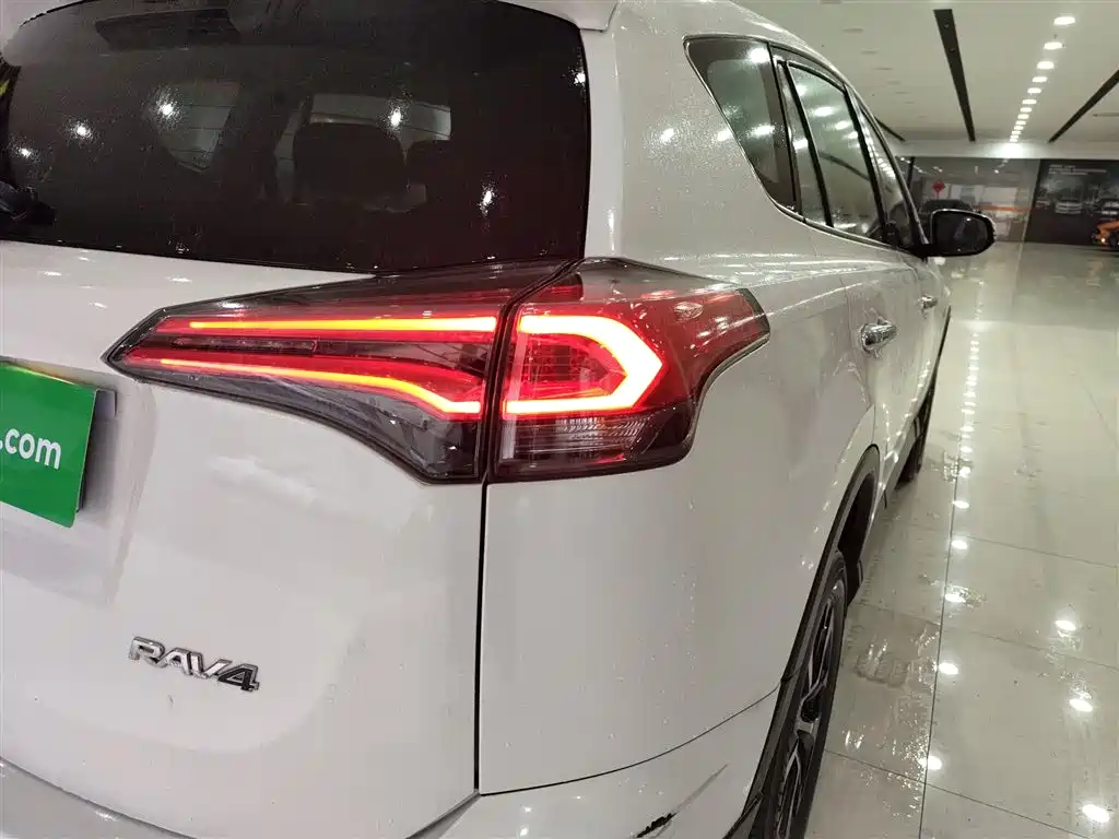 Toyota RAV4 Rongfang 2018 2.0L CVT 2WD Trend X Edition фото 8