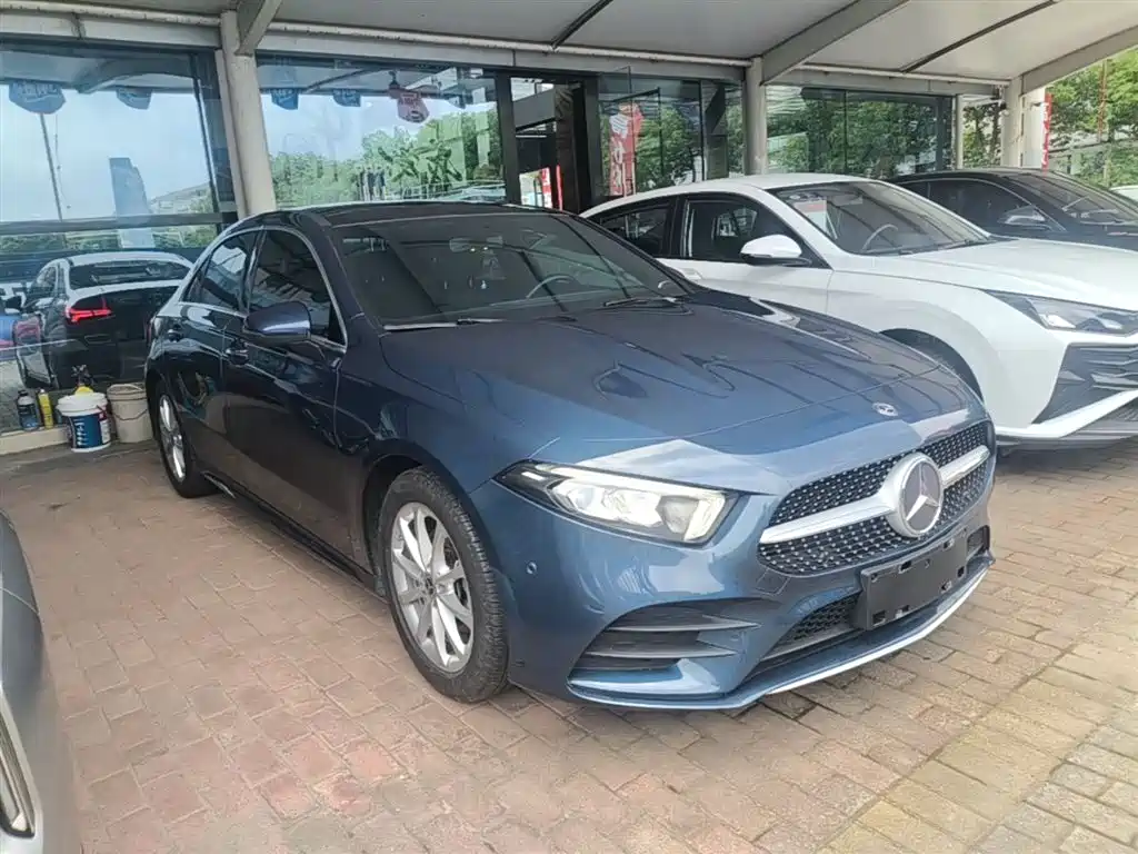 Mercedes-Benz A-Class 2019 A 200 L Sport Sedan фото 4