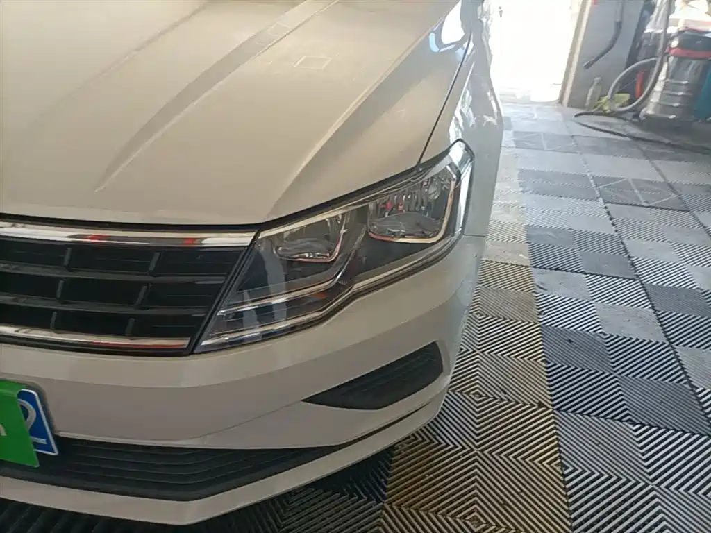 Volkswagen Jetta 2019 Dream Edition 1.4L Manual Fashion фото 24