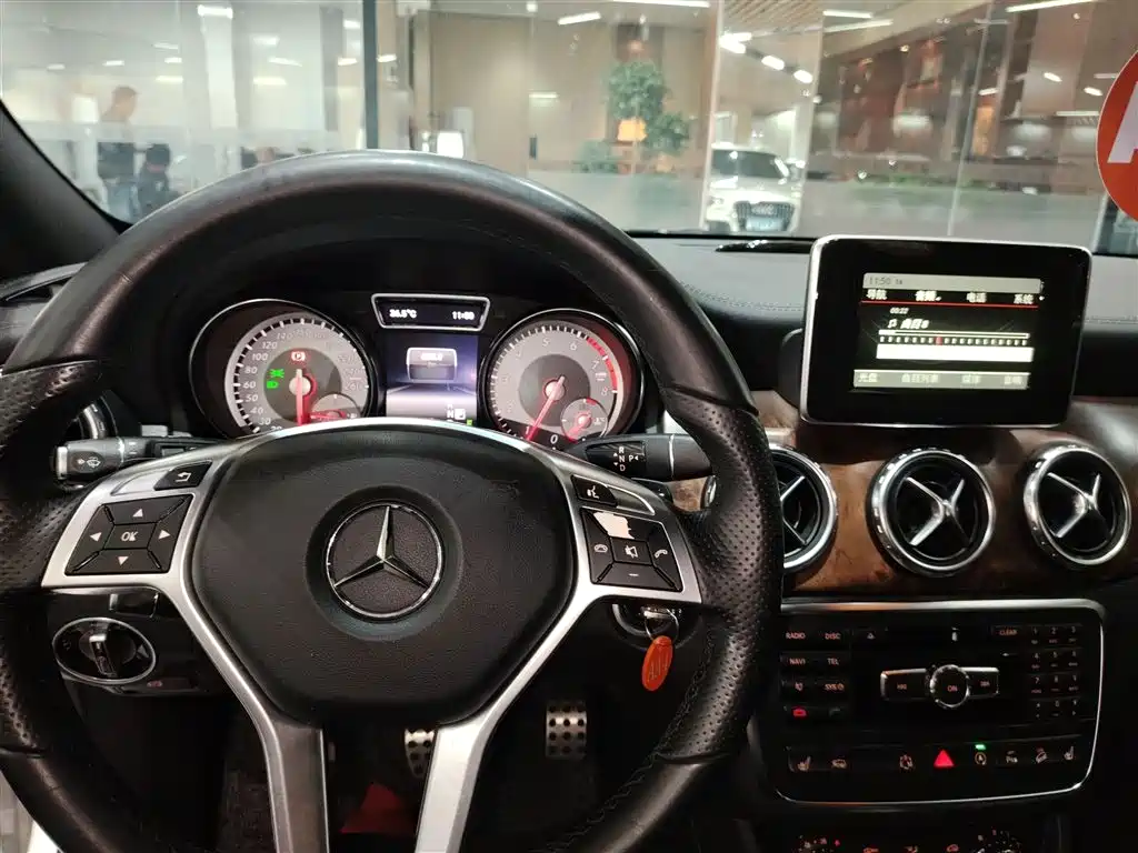 Mercedes-Benz GLA 2015 GLA 260 4MATIC Sport фото 6