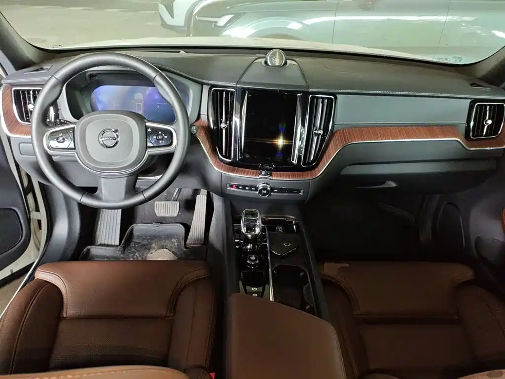 VOLVO XC60 PLUG-IN HYBRID