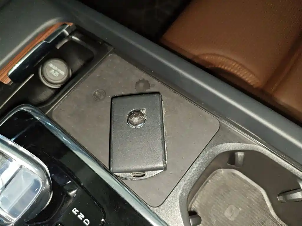 VOLVO XC60 PLUG-IN HYBRID